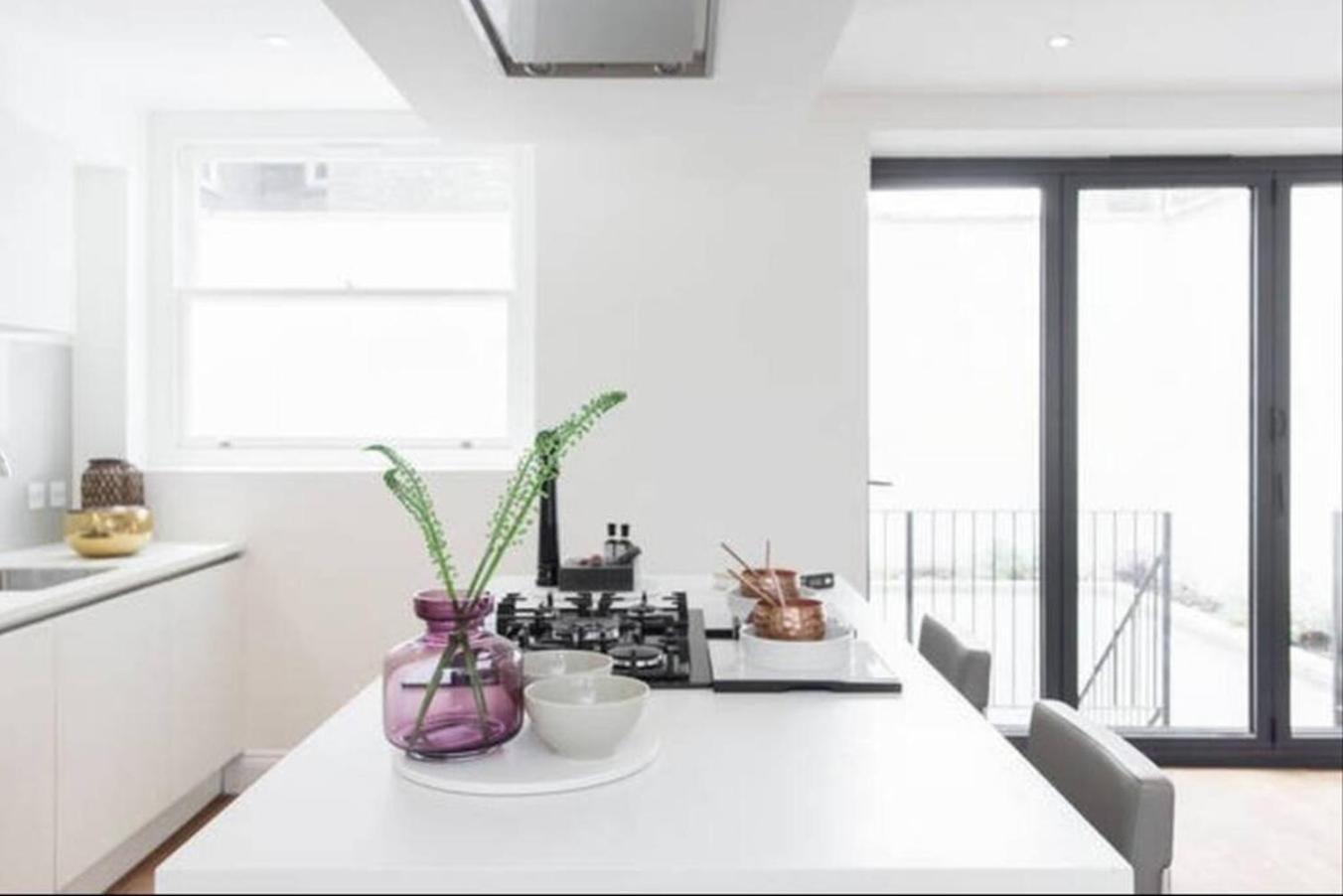 Large Three Bed Duplex Camden Londra