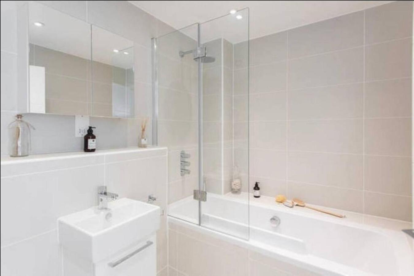 Large Three Bed Duplex Camden * Londra