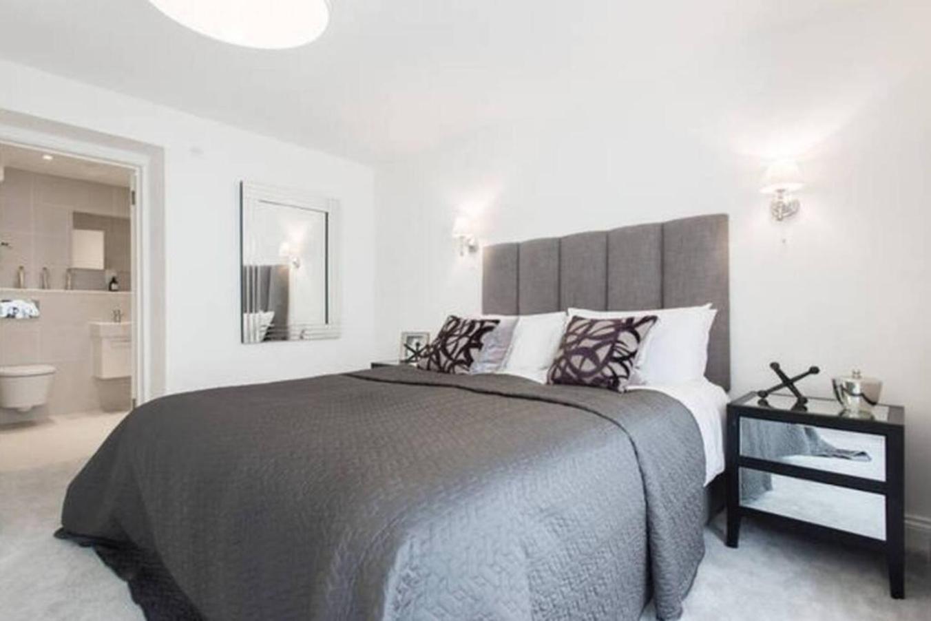 Large Three Bed Duplex Camden Case de vacanță *