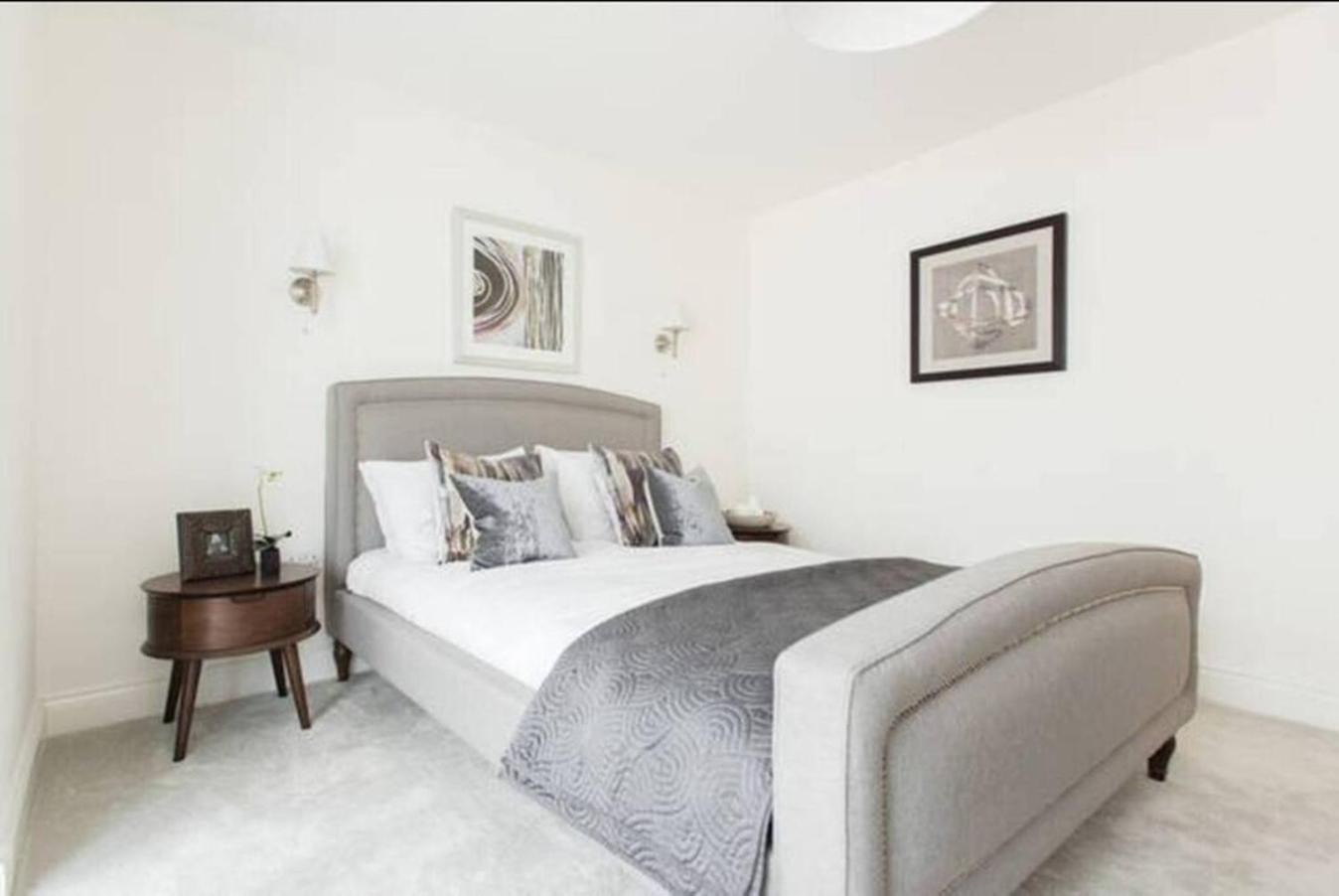 Large Three Bed Duplex Camden Londra