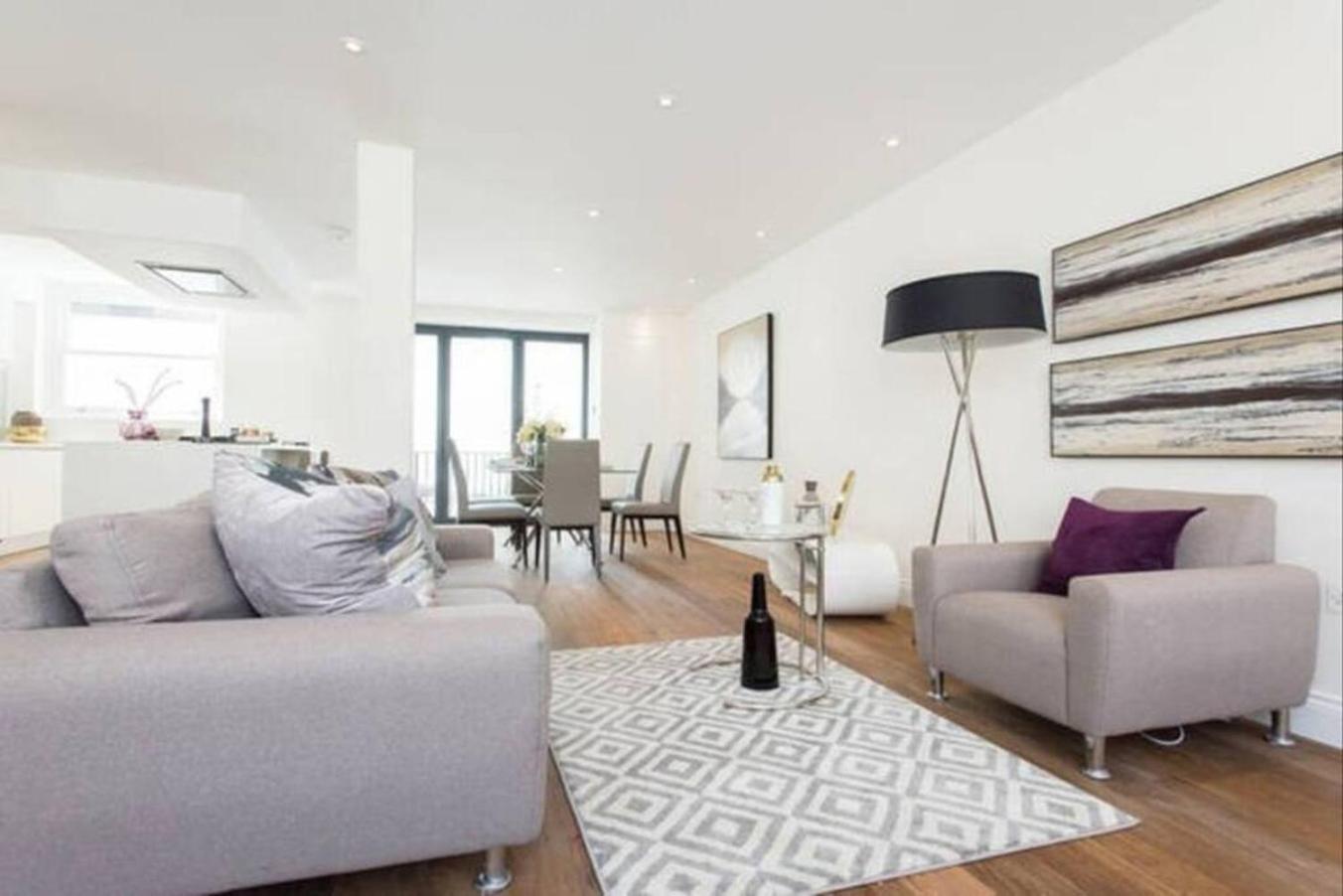 Large Three Bed Duplex Camden * Londra